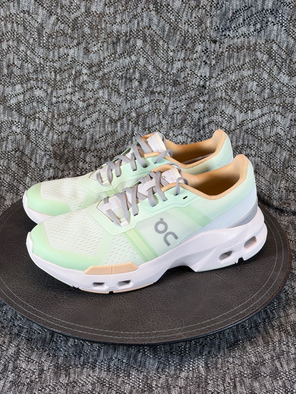 On Cloudpulse Trainer Sneakers Women's 9.5 Lima / Savannah - Picture 4 of 9